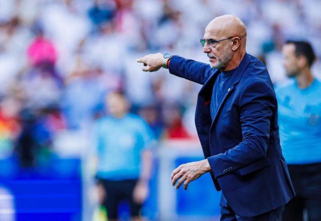 KY开云官网-德拉富恩特：不希望过度消耗尼科·威廉斯与亚马尔