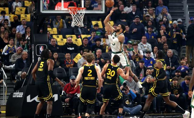 KY开云官网体育下载-绿军遭逆转因末节崩盘？隐患早在第三节便已埋下