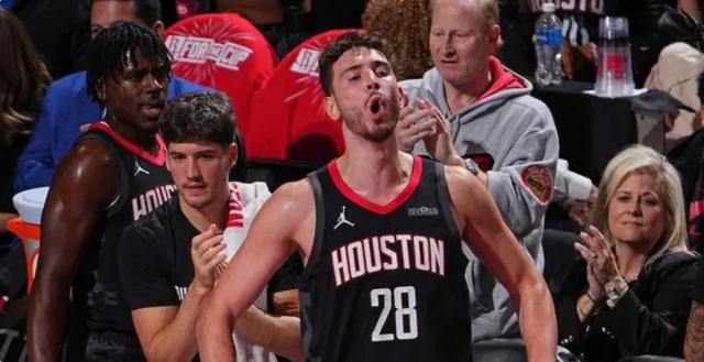 1733995697819098901.png 血脉压制?火箭青年军不信!休斯顿缔造77秒奇迹