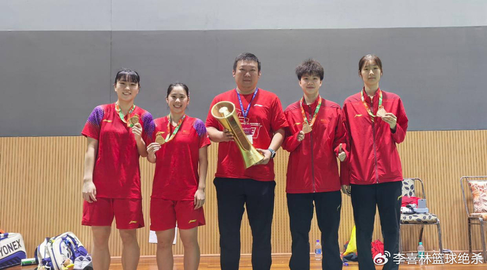 夺3冠1亚!中国女羽17岁新星崛起22胜1负:看齐陈清晨贾一凡?|女双|谭可萱|混双|世青赛|女双冠军_新浪体育_新浪新闻